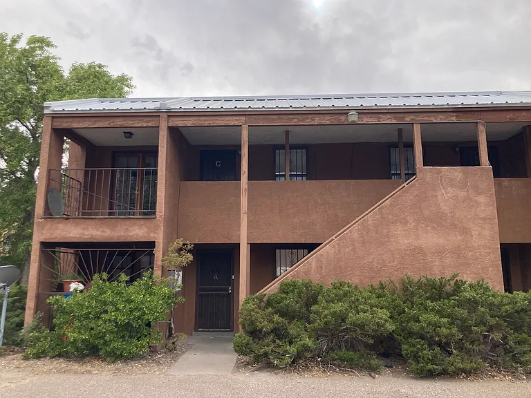 Quality 2 Bed / 1 Bath Apts - Close to I-25, UNM, and KAFB — Photo 10