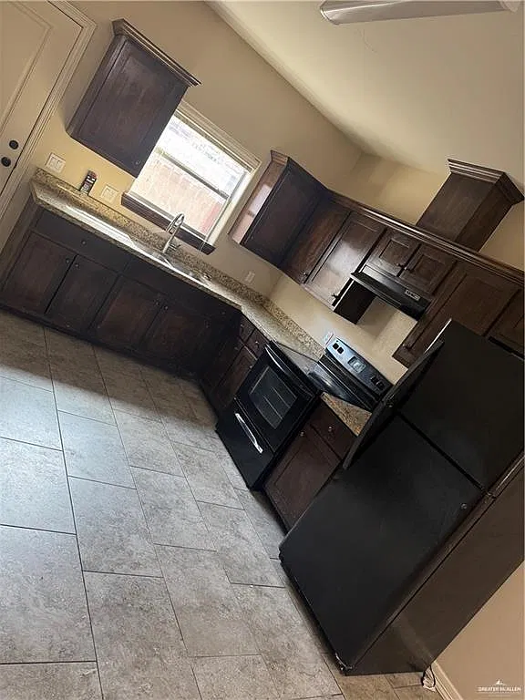 3 bed, 2.0 bath, 1110 sqft, $1,000 — Photo 2