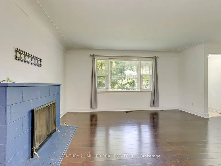 2048 Edinburgh Dr — Photo 7