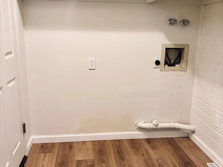 903 Green Ln — Photo 14