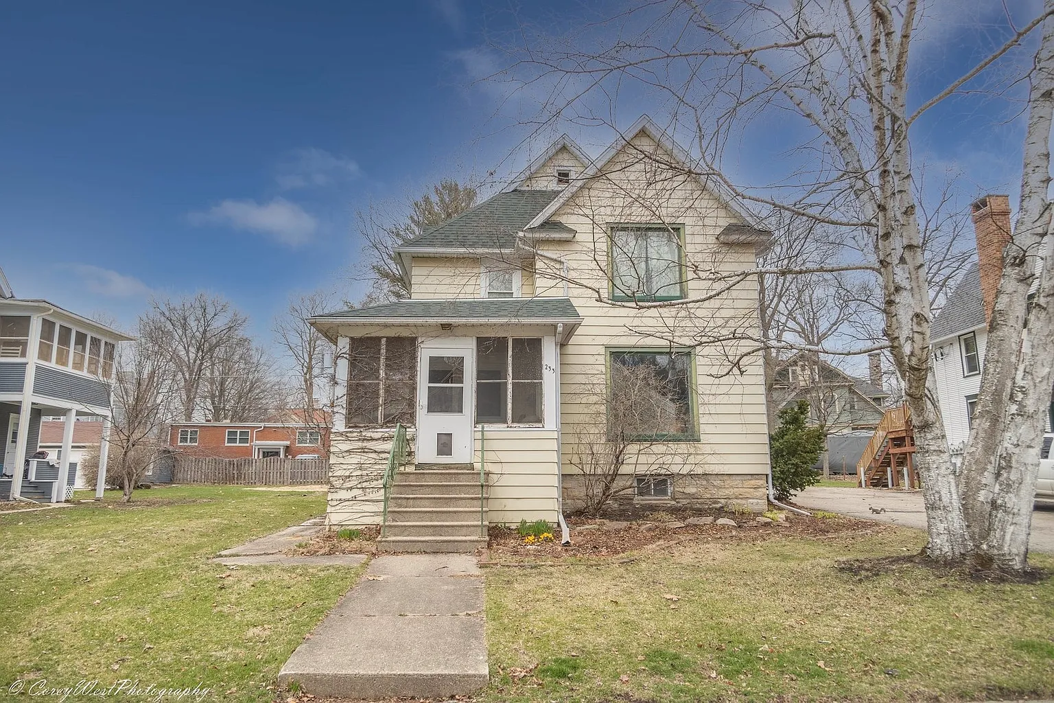 233 W Locust St photo 1