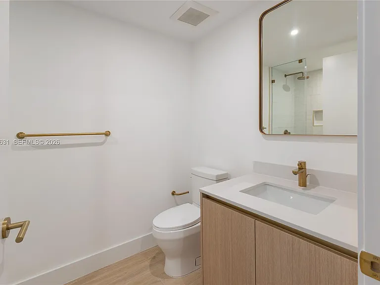 90 NE 32nd St #815 — Photo 11