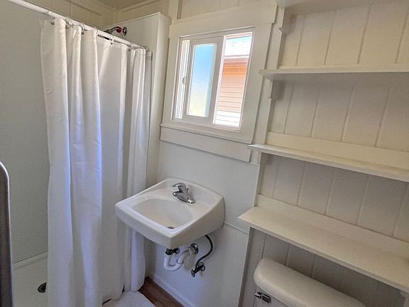 5th image of 180 Brook St #190