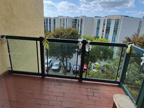 4th image of 11800 SW 18th St APT 529-4