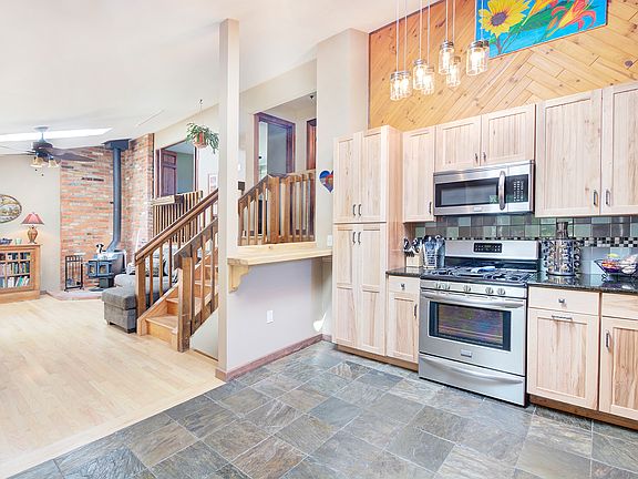 5th image of 1030 W Bowman Ave