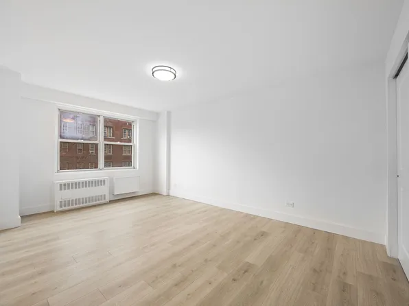 2550 Olinville Avenue image 18 of 28