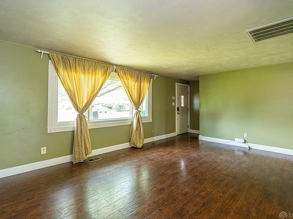 2nd image of 3820 Longridge Dr