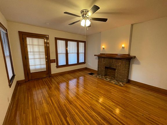 4th image of 2998 Indianola Ave
