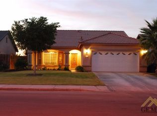 614 New Zealand Dr, Bakersfield, CA 93307