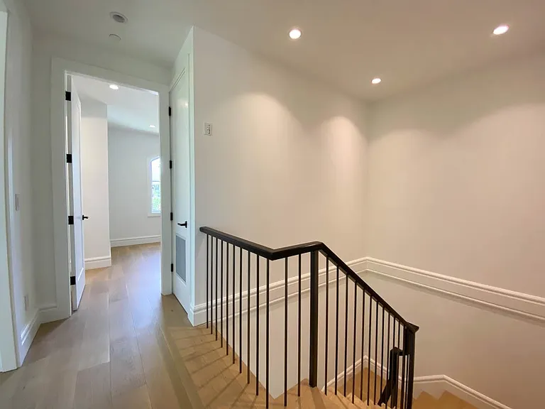 1368 W 43rd Ave #UPPER — Photo 33
