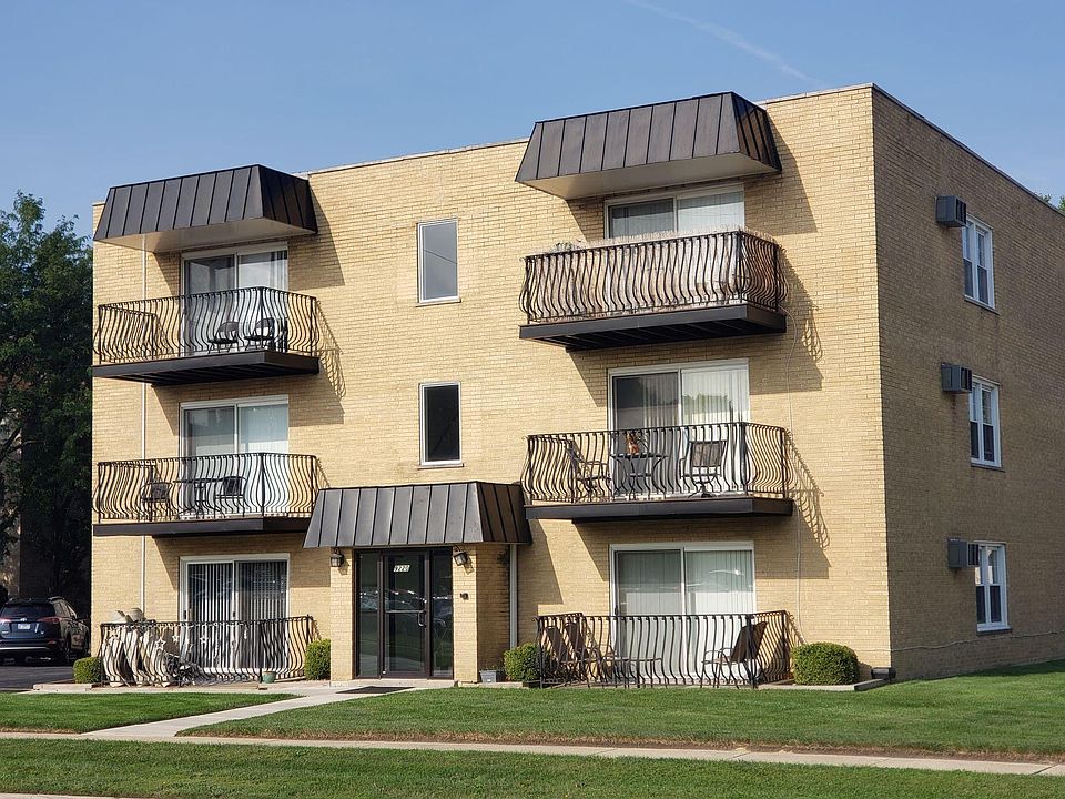 1st image of 9220 S Kilbourn Ave APT 3S
