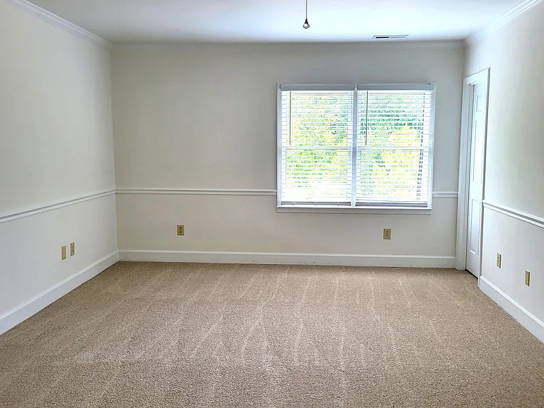 102 Wimbledon Dr — Photo 30