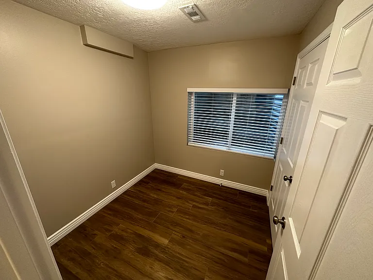 4th bedroom (compact) or office/den - downtairs