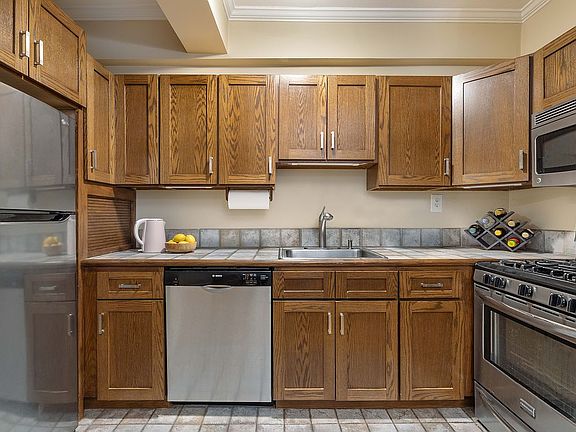 5th image of 2166 Broadway #8F