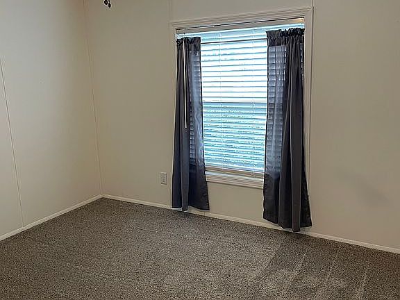 5th image of 5447 Circle Dr NE