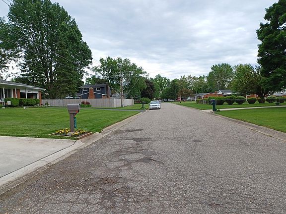 4th image of 4323 Saint Martins Dr