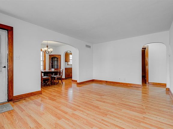 5th image of 1917 Oak Ave