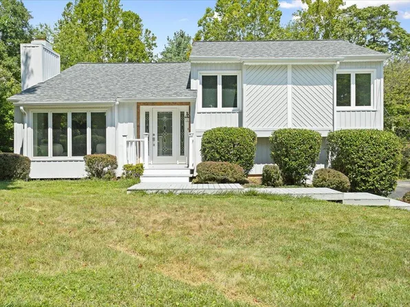 5237 Roselawn Rd, Roanoke, VA 24018