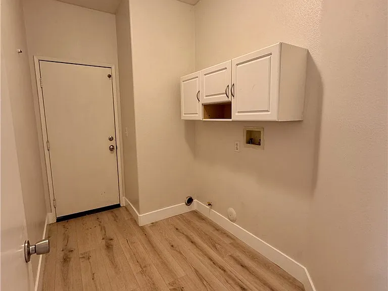 15068 Knollwood St — Photo 16
