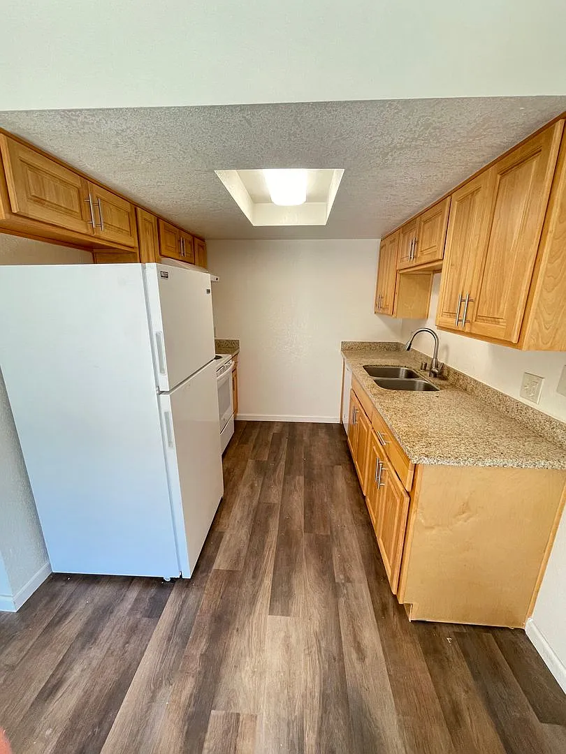 160 (1077 Alaska) — Photo 4