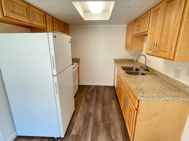 160 (1077 Alaska) — Photo 4