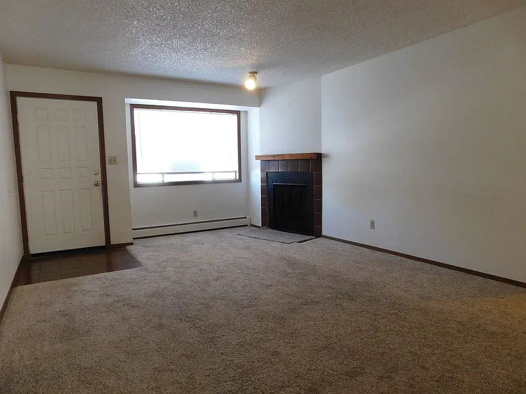 568 Dawn Ct — Photo 4