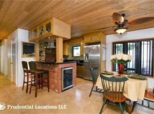 696 Kihapai St, Kailua, HI 96734