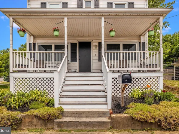 5 E B St, Brunswick, MD 21716