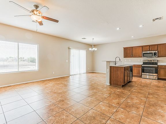 5th image of 1695 E Chelsea Dr