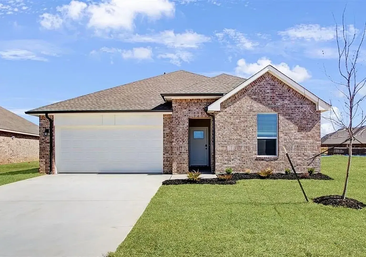 Beautiful 4-Bedroom Yukon Home with Study, 3 Full Baths & Fenced Backyard — Photo 1