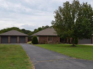 208 Rolling Hills Rd, Clever, MO 65631