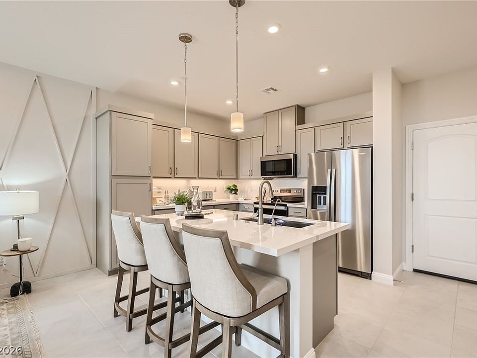1st image of 246 Freeport View Pl