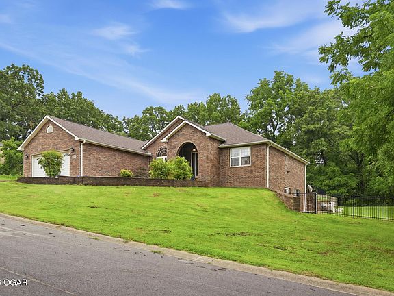 4th image of 1027 Sherry Dr