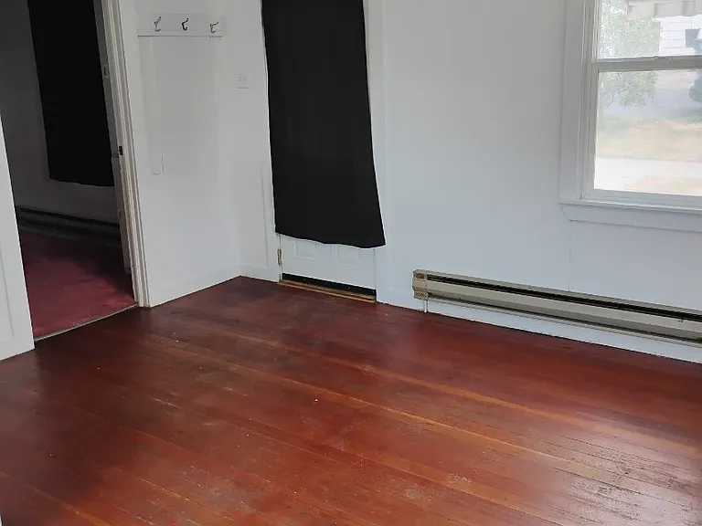 1210 Maple St — Photo 3