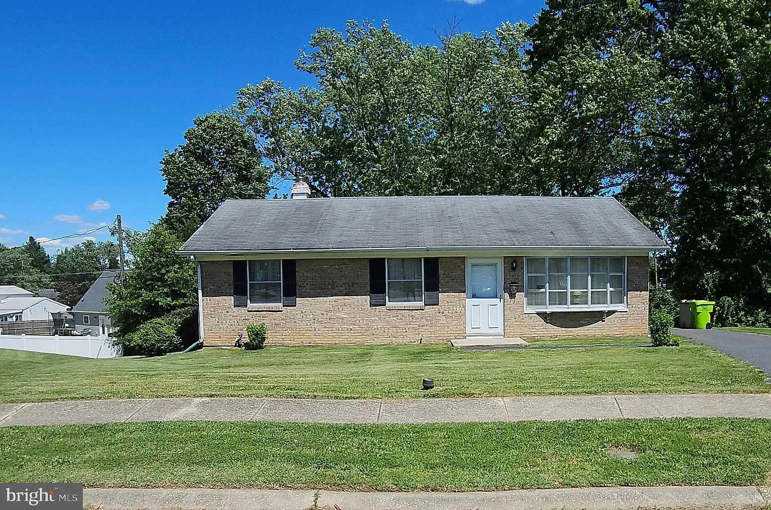 1904 Larch Ct photo 1