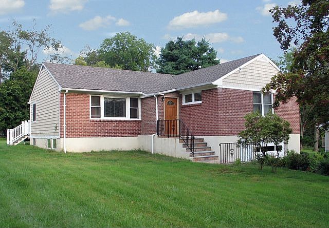 1st image of 2782 Quinlan St
