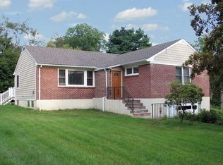 2782 Quinlan St, Yorktown Heights, NY 10598