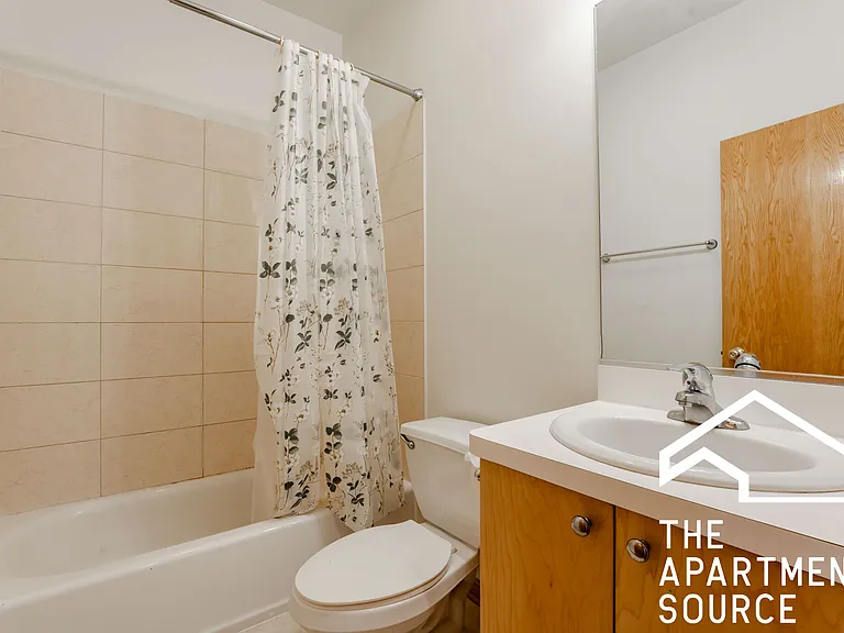 1446 N Leavitt St #2F — Photo 9