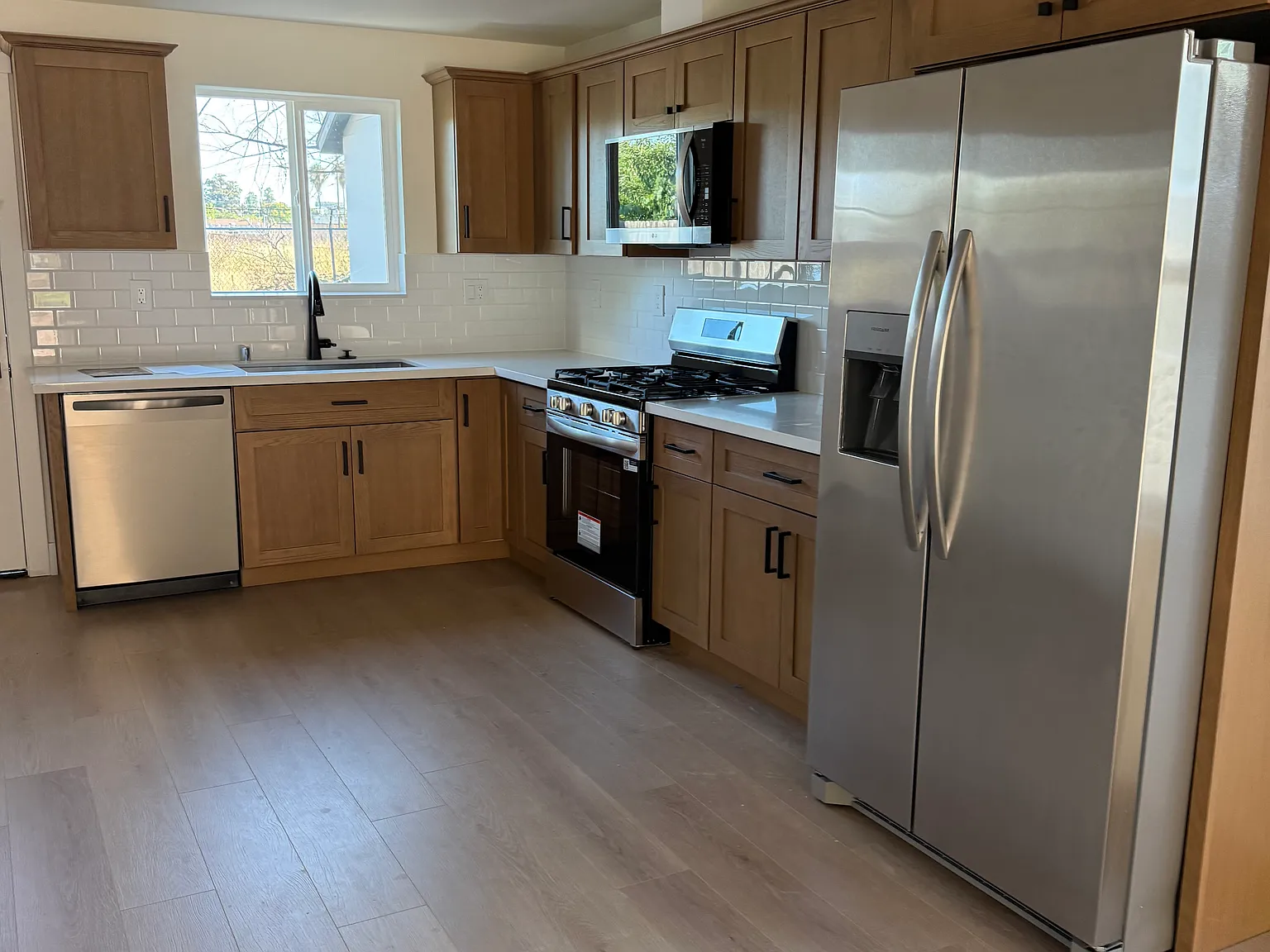 4 bed, 1690 sqft, $3,150 — Photo 2