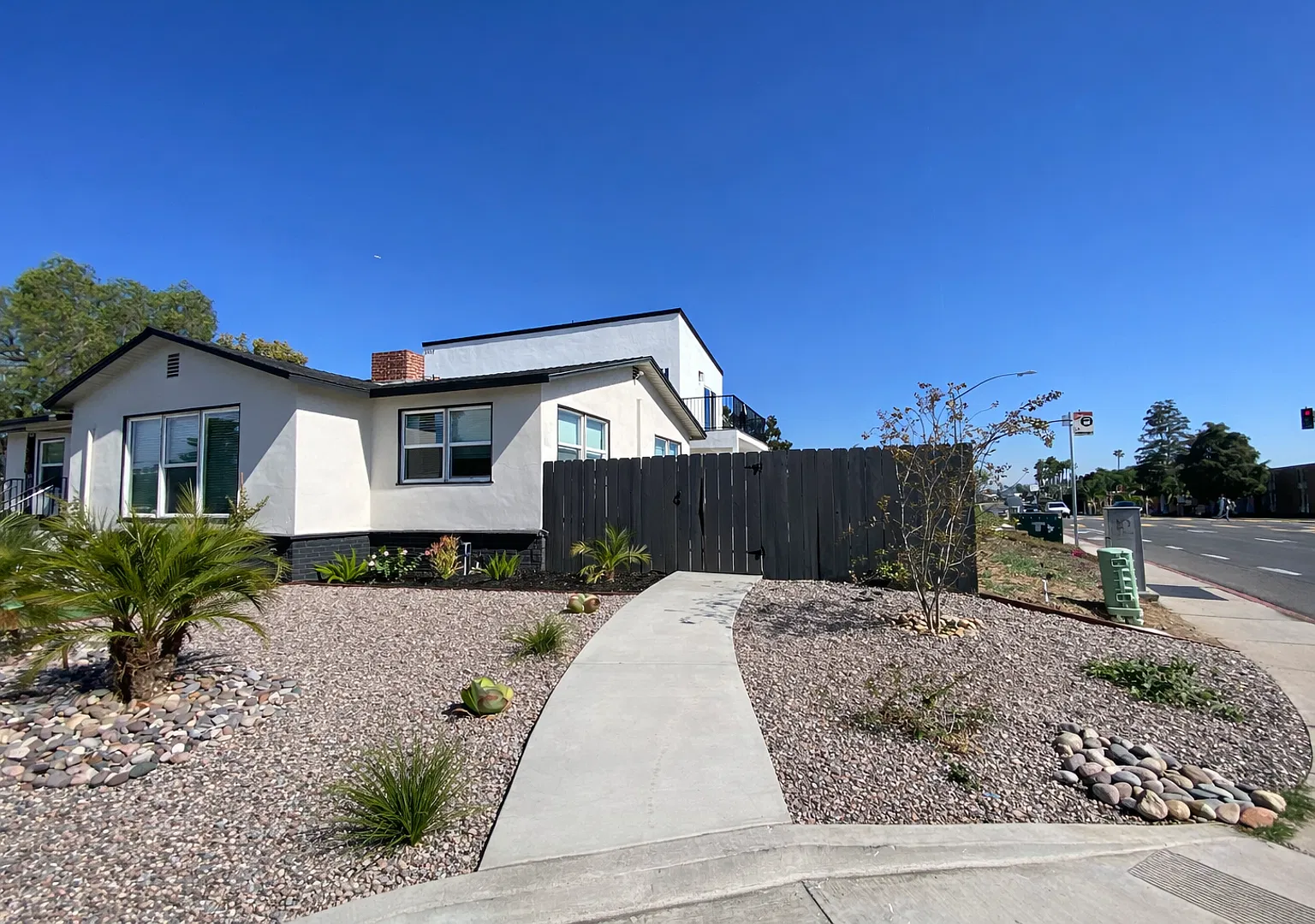 Comes With Tv! 4bd/2ba Private Yard And 4 Off Street Parking Spots! — Photo 3