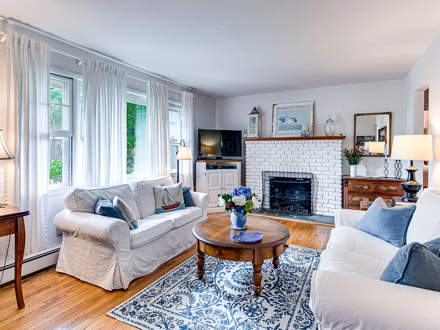 East Hampton Village Extended Winter Rental — Photo 4