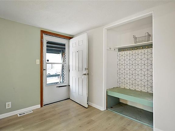 4th image of 5615 NE Barnes Ave