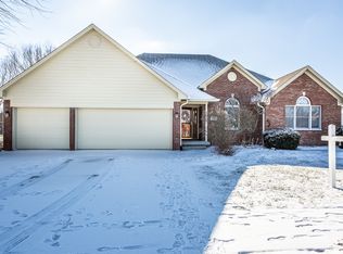6411 Fieldstream Dr, Avon, IN 46123