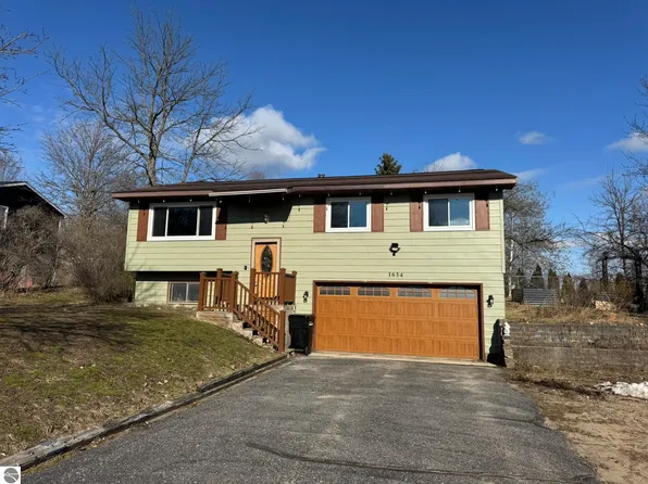 1634 Rasho Rd, Traverse City, MI 49696