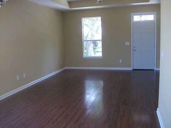 4th image of 1469 Westbrook Dr