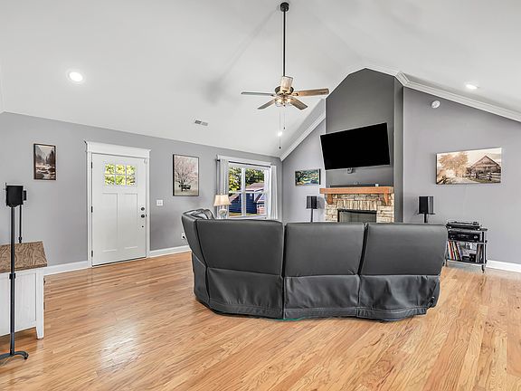 4th image of 3131 Brookmore Trl NW