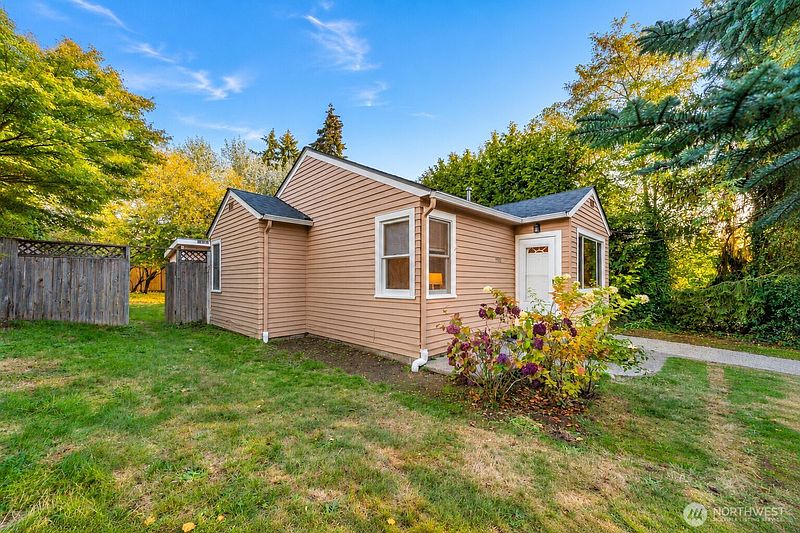 3rd image of 5522 NE 193rd Street