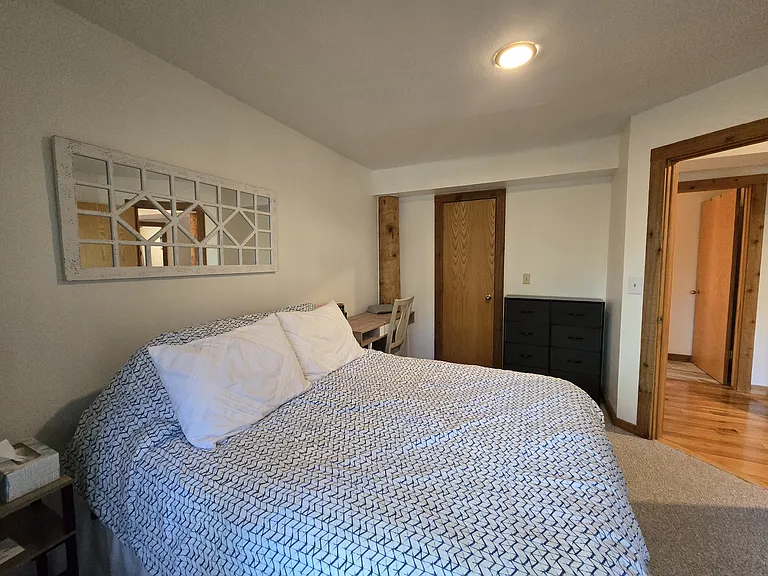 1060 Kings Crown Rd — Photo 24