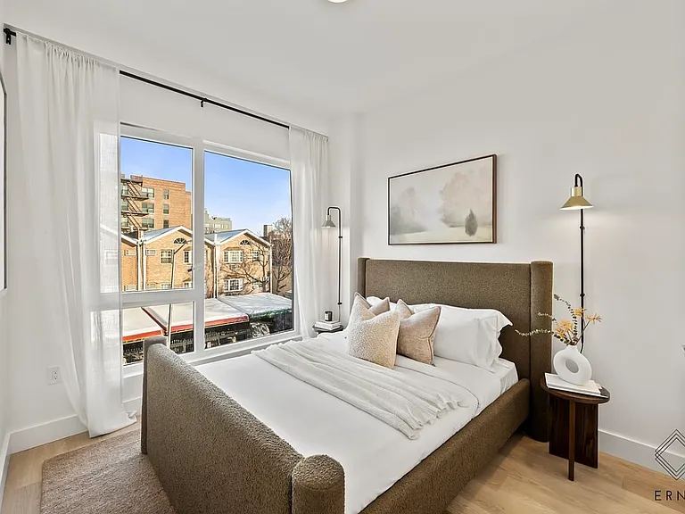 837 Maple St #1R — Photo 6
