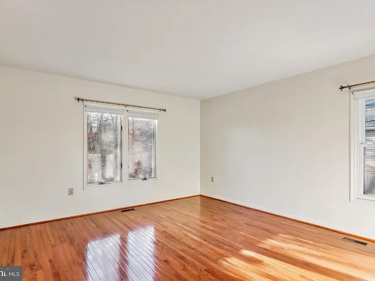 1232 Lakeview Dr — Photo 17